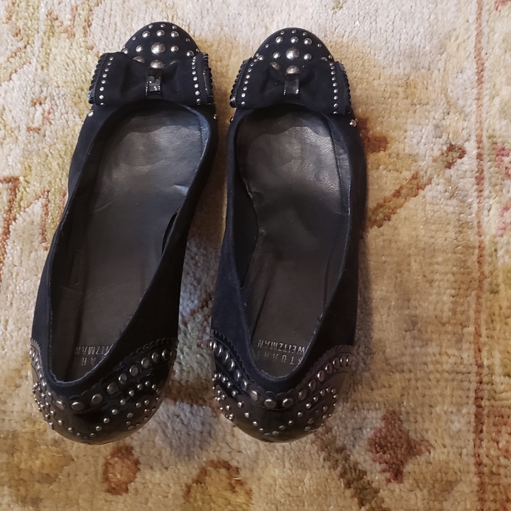 Gently worn black suede 3 1/2 in heel w/ silver